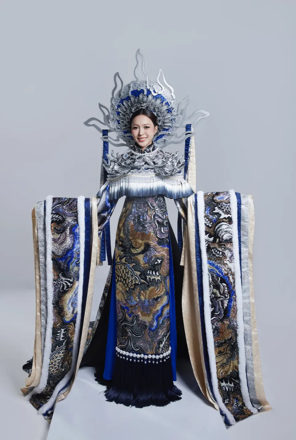 Kostým Ảnh chụp Màn hình 2025-11-16 lúc 19.15.26.png