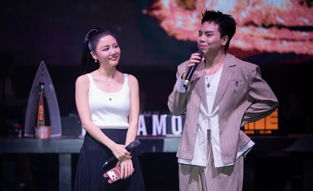 Van Mai Huong dan musisi-produser Hua Kim Tuyen Ảnh chụp Màn hình 2025-12-10 lúc 22.32.22.png