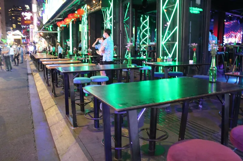 Phố đi bộ Bùi Viện thưa thớt khách vào cuối tuần vì ảnh hưởng dịch nCoV ảnh 2