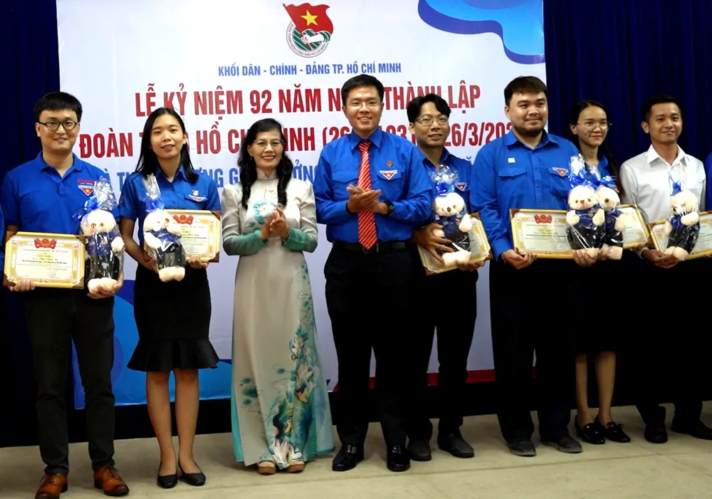 Các gương cán bộ Đoàn tiêu biểu nhận Giải thưởng Sao Tháng Ba Các gương cán bộ Đoàn tiêu biểu nhận Giải thưởng Sao Tháng Ba