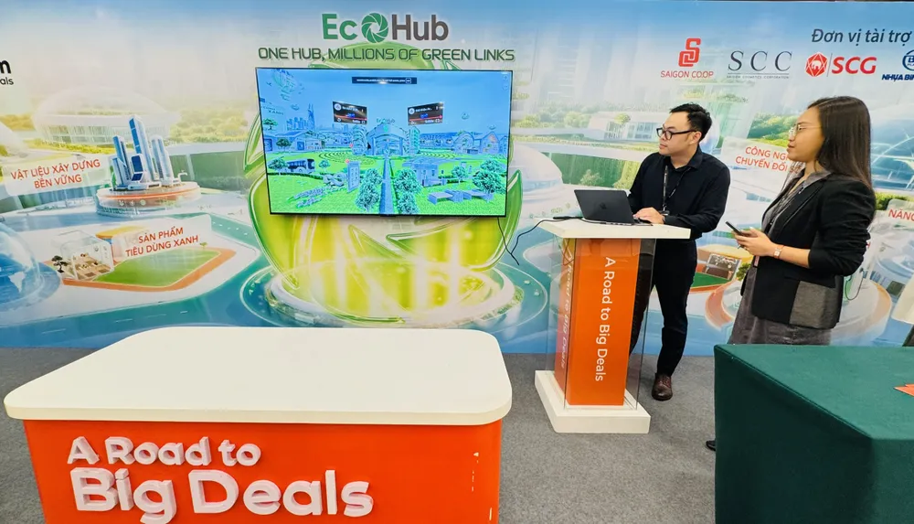 Triển lãm số 3D “EcoHub XPO - NoCarbon City” trong khuôn khổ diễn đàn. Ảnh: Đình Dư 0975ce6e2ff598abc1e4.jpg