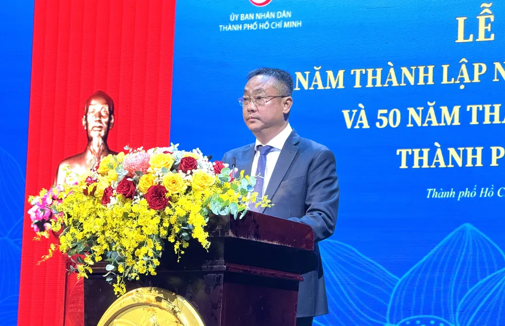 Ông Phạm Dứt Điểm, Quyền Giám đốc Sở Ngoại vụ ôn lại sự hình thành và phát triển trong 50 năm qua. Ảnh: Đình Dư 4972e208cc8e44d01d9f.jpg