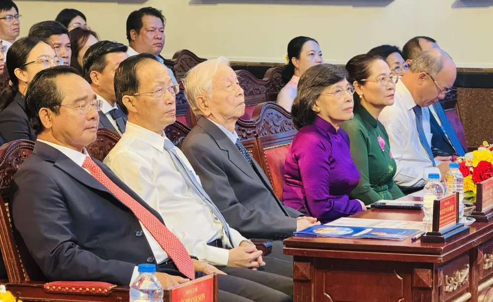 Lãnh đạo TPHCM dự lễ kỷ niệm. Ảnh: Đình Dư d982dbf59b73132d4a62.jpg
