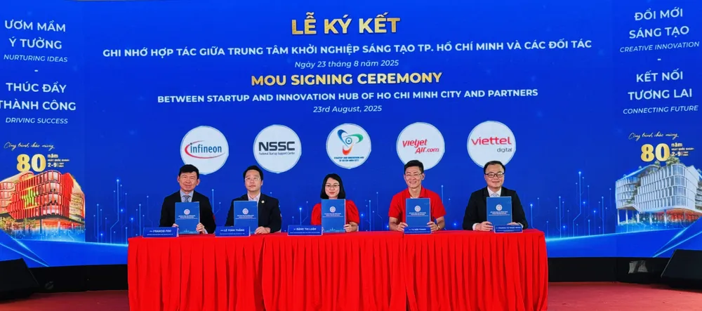 Lễ ký kết giữa SiHub với các đối tác. Ảnh: Đình Dư bfa96e9d2609ae57f718.jpg