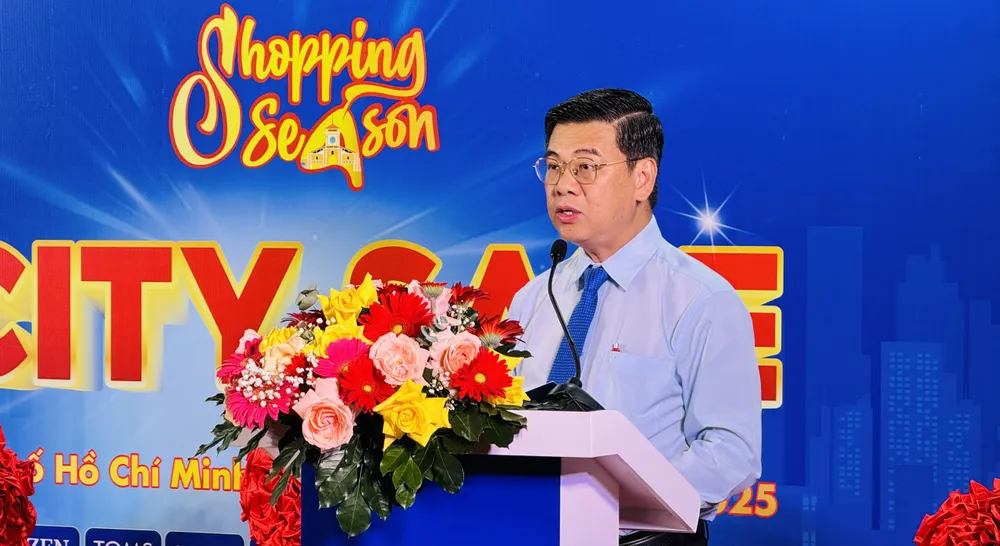 Phó Chủ tịch UBND TPHCM Nguyễn Văn Dũng phát biểu khai mạc. Ảnh: Đình Dư d9dacf2a5a70d12e8861.jpg