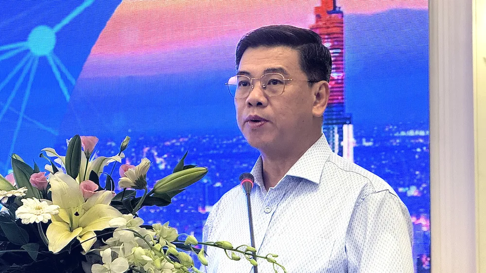 Ông Nguyễn Văn Dũng, Phó Chủ tịch UBND TPHCM phát biểu tại tọa đàm. Ảnh: Đình Dư 58b12b10f1867ad82397.jpg