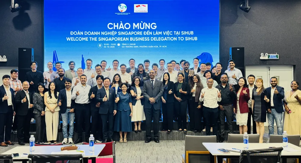 Phái đoàn doanh nghiệp Singapore và SIHUB tại sự kiện. Ảnh: Đình Dư 740763d7cf2c45721c3d.jpg