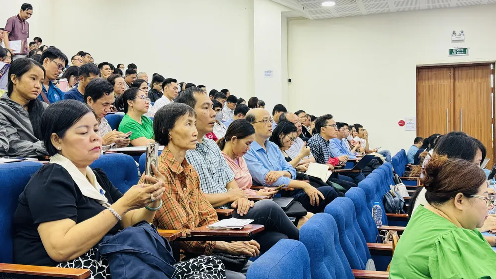Nhiều hộ kinh doanh đến tham dự hội thảo. Ảnh: Đình Dư 9516e76d272caa72f33d.jpg