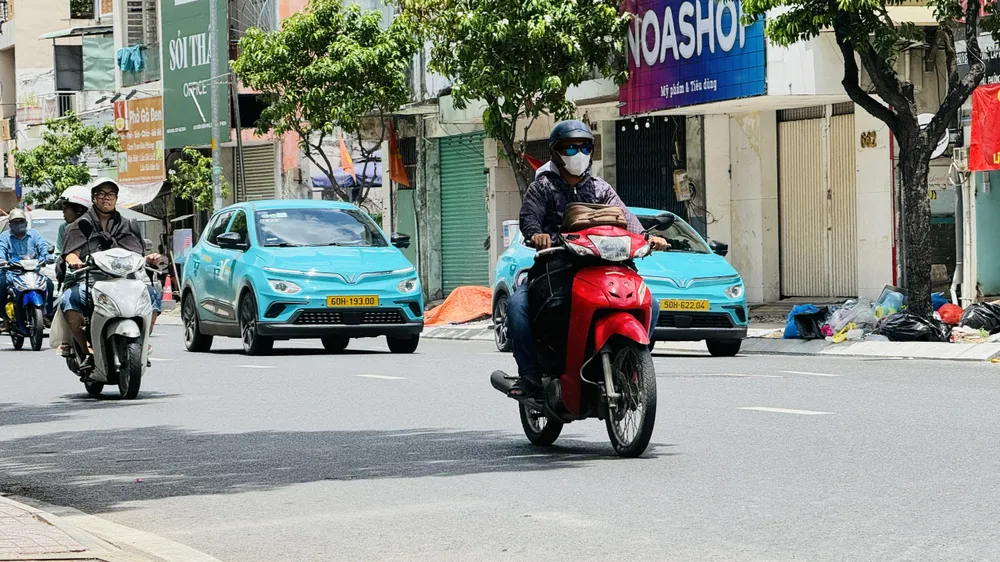 Các phương tiện lưu thông trên đường Điện Biên Phủ. Ảnh minh họa: Đình Dư 7a1643a20ff782a9dbe6.jpg