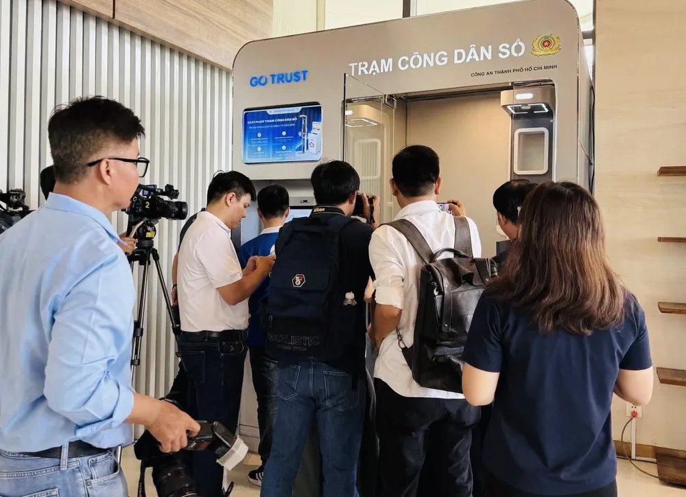 Mô hình “Trạm công dân số” tại phường Bình Trưng, TPHCM 8fb926081450990ec041.jpg