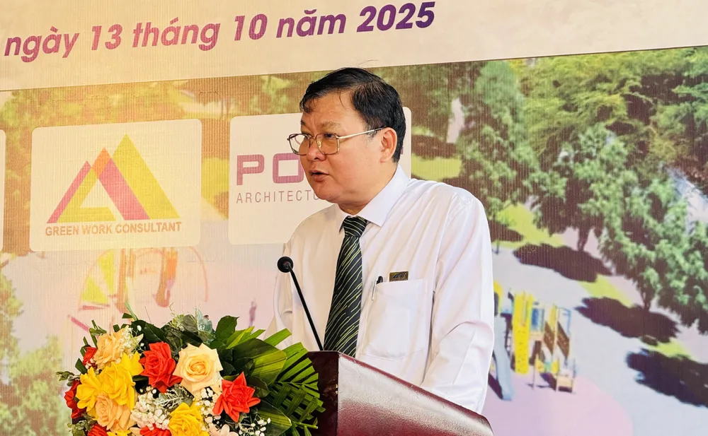 Ông Nguyễn Hoàng Anh Dũng, Phó Giám đốc Ban Hạ tầng đô thị TPHCM thay mặt chủ đầu tư báo cáo việc triển khai dự án tại lễ khởi công. Ảnh: Đình Dư 42e1076f8512084c5103.jpg