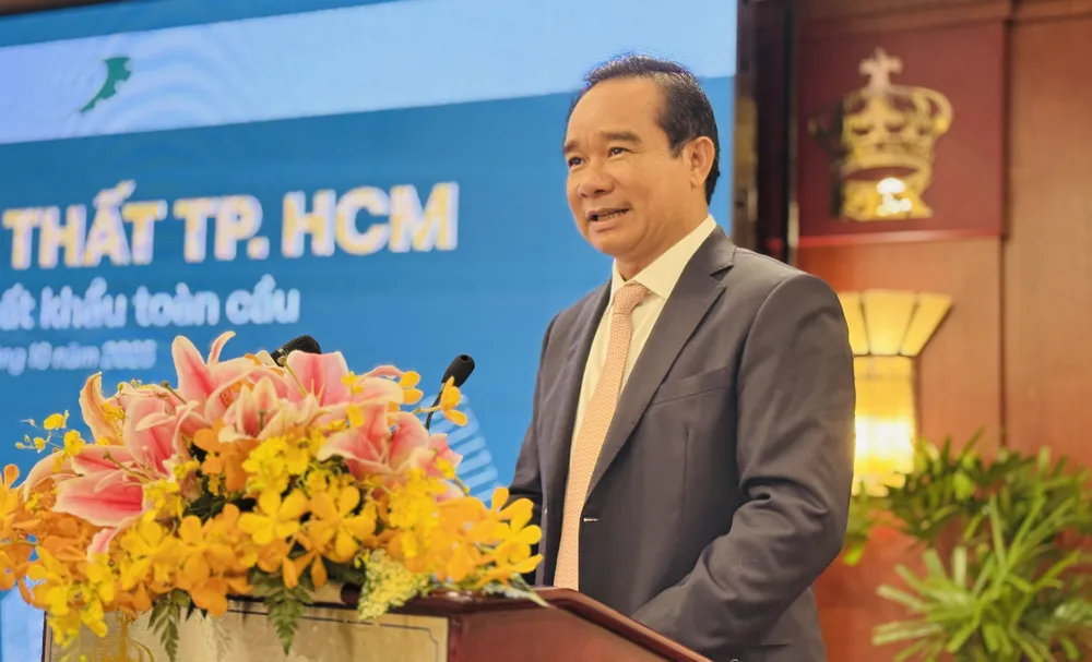 Chủ tịch UBND TPHCM Nguyễn Văn Được phát biểu tại tọa đàm sáng 23-10. Ảnh: Đình Dư 823997dd4b34c66a9f25.jpg