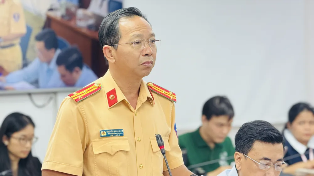 Thượng tá Nguyễn Ngọc Nam, Phó Trưởng Phòng PC08 thông tin tại họp báo chiều 23-10. Ảnh: Đình Dư d3d0ef4c83b90ee757a8.jpg