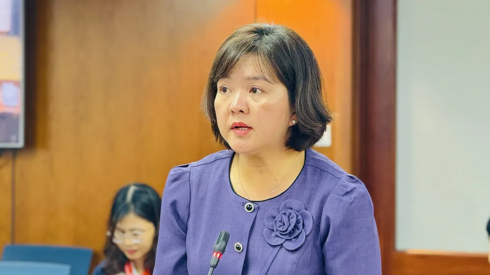 Bà Nguyễn Võ Minh Thư, Phó Trưởng ban HEPZA thông tin tại họp báo chiều 23-10. Ảnh: Đình Dư e2ca9a510fbb82e5dbaa.jpg