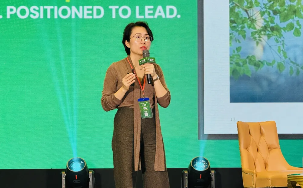 Bà Trang Lê chia sẻ tại diễn đàn chiều 29-10. Ảnh: Đình Dư 9104f903c0ad4df314bc.jpg