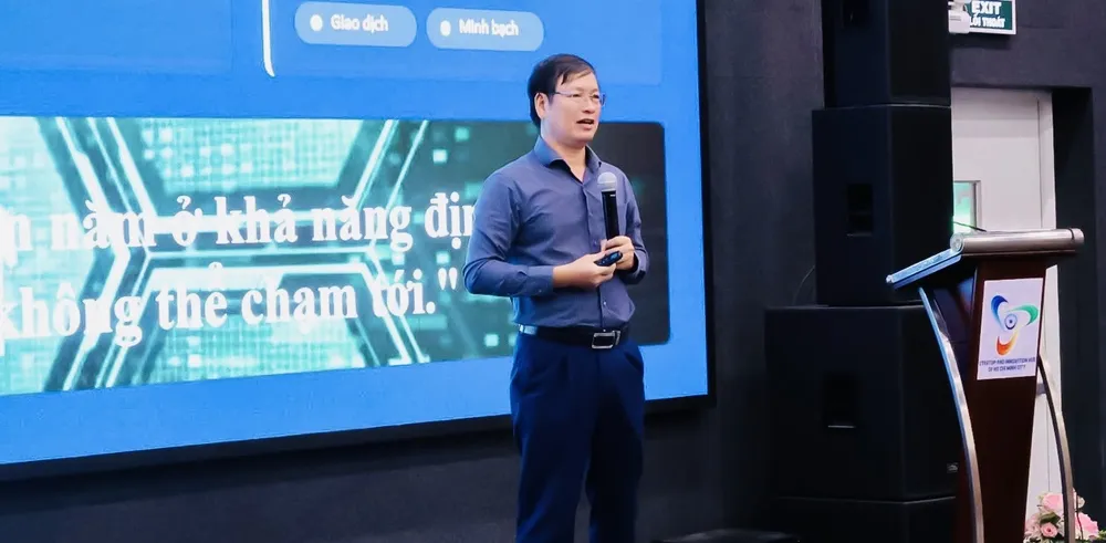 Chuyên gia chia sẻ tại hội thảo. 3b8ad5d9f59579cb2084.jpg