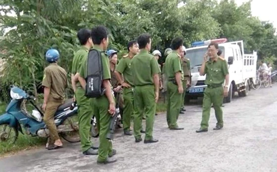 Lực lượng công an tiếp tục bám địa bàn, tìm kiếm học viên trốn trại. Ảnh: VĂN TRẦN