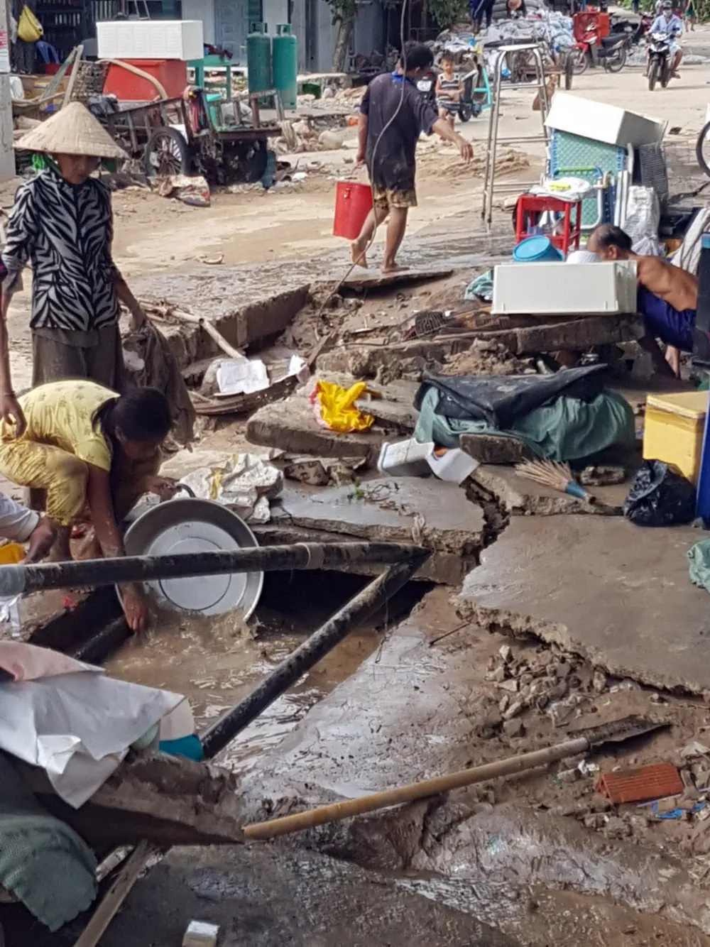 Kiên Giang: Hàng trăm nhà dân xã đảo Lại Sơn bị ngập do mưa bão ảnh 2 Kiên Giang: Hàng trăm nhà dân xã đảo Lại Sơn bị ngập do mưa bão ảnh 2