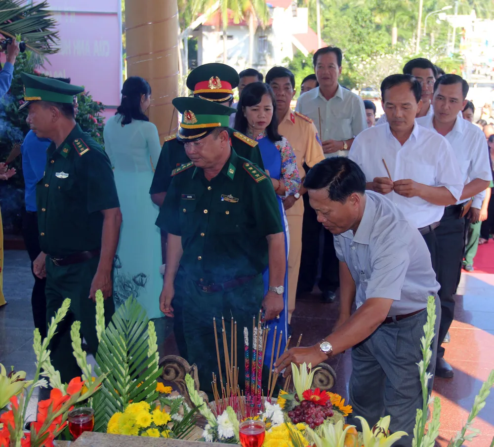 Dâng hương kỷ niệm 56 năm Ngày hy sinh nữ Anh hùng Phan Thị Ràng ảnh 1 Dâng hương kỷ niệm 56 năm Ngày hy sinh nữ Anh hùng Phan Thị Ràng ảnh 1
