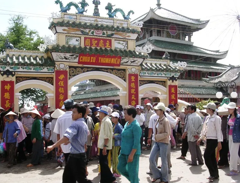 Hơn 200.000 người đi vía Bà chúa xứ Núi Sam dịp tết ảnh 1 Hơn 200.000 người đi vía Bà chúa xứ Núi Sam dịp tết ảnh 1
