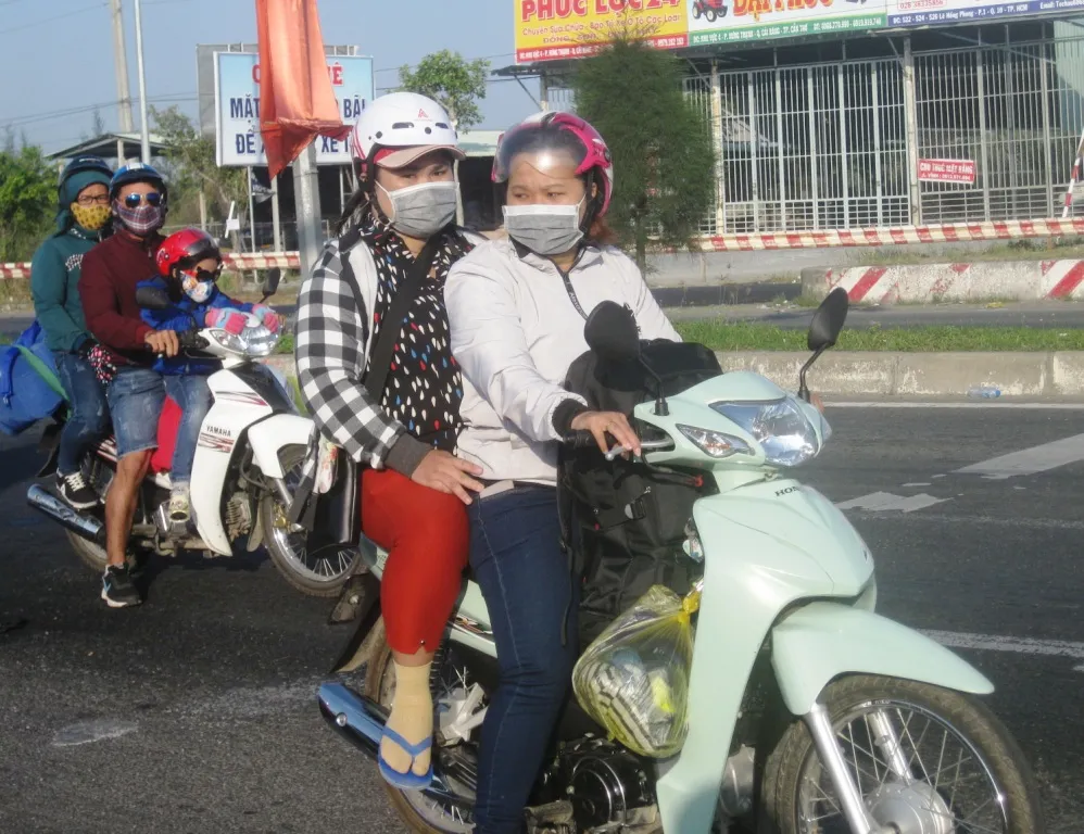 ĐBSCL: Người dân tấp nập trở lại TPHCM làm việc sau Tết ảnh 3 ĐBSCL: Người dân tấp nập trở lại TPHCM làm việc sau Tết ảnh 3