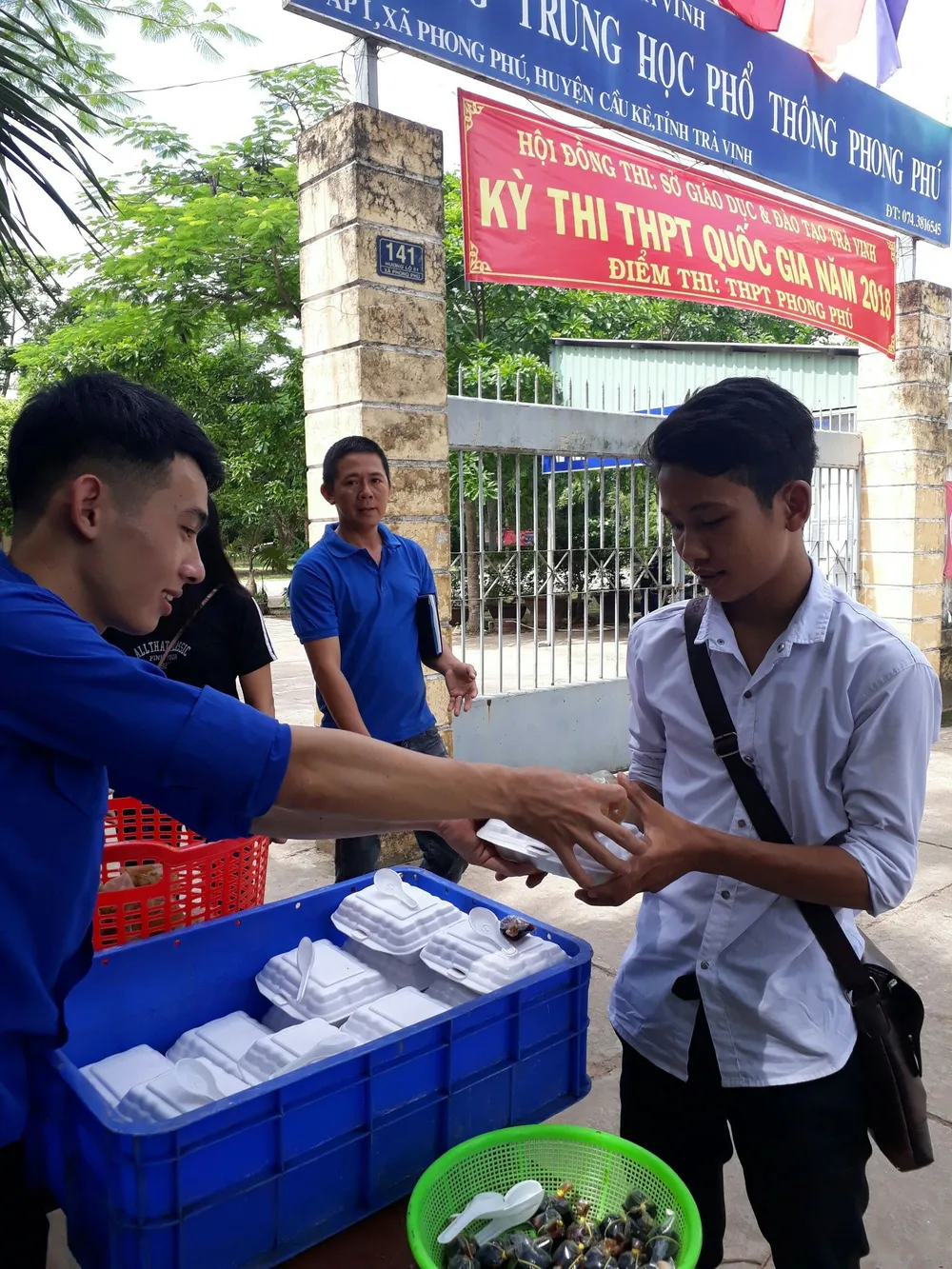 ĐBSCL: Nhiều thí sinh vắng trong ngày thi thứ hai kỳ thi THPT quốc gia ảnh 2 ĐBSCL: Nhiều thí sinh vắng trong ngày thi thứ hai kỳ thi THPT quốc gia ảnh 2