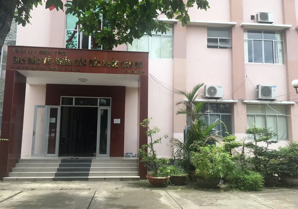 Khởi tố 2 thủ quỹ Ban Bảo vệ chăm sóc sức khỏe cán bộ tỉnh Bến Tre ảnh 1 Khởi tố 2 thủ quỹ Ban Bảo vệ chăm sóc sức khỏe cán bộ tỉnh Bến Tre ảnh 1