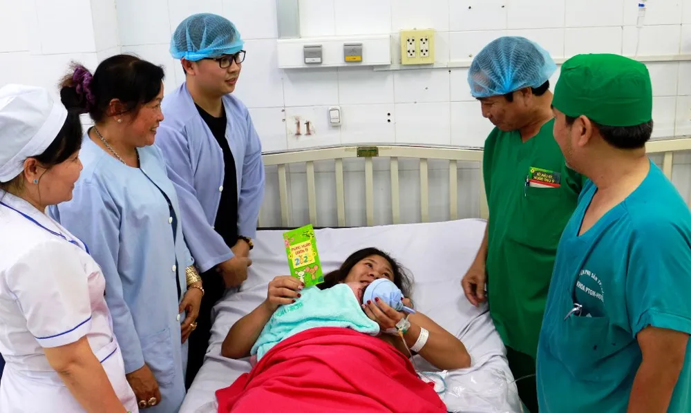 Chào đón những “thiên thần nhỏ” ra đời vào giao thừa Xuân Canh Tý ảnh 1 Chào đón những “thiên thần nhỏ” ra đời vào giao thừa Xuân Canh Tý ảnh 1