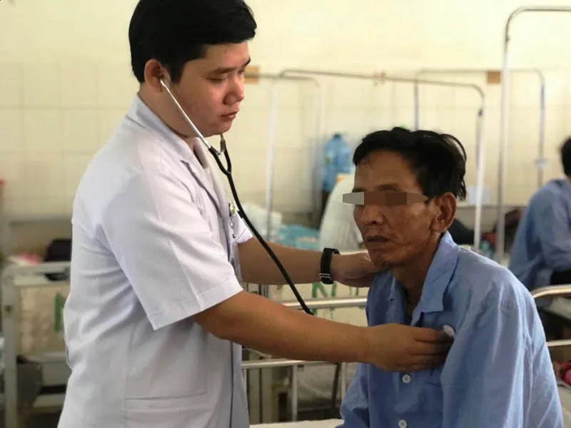 Vệ sinh cá nhân, nuốt hàm răng giả dài 4cm ảnh 2