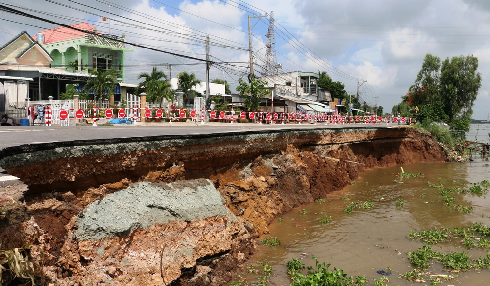 UBND tỉnh An GiangHiện trường sạt lở QL 91 đoạn qua xã Bình Mỹ, huyện Châu Phú 