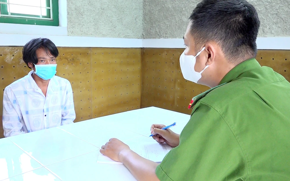 Bắt người cậu thực hiện hành vi đồi bại với cháu gái ảnh 1 Bắt người cậu thực hiện hành vi đồi bại với cháu gái ảnh 1