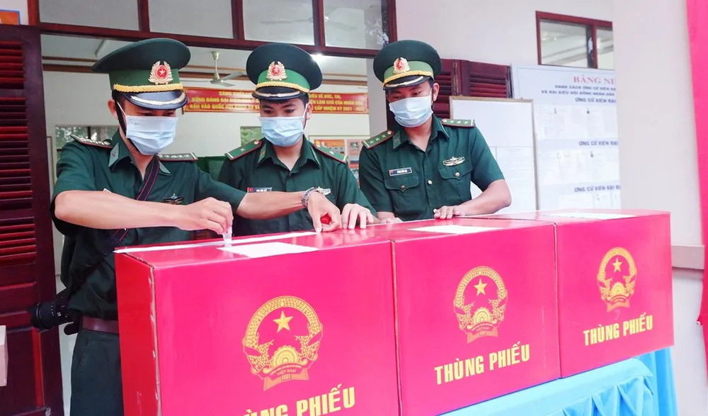 Phó Chủ tịch nước Võ Thị Ánh Xuân bỏ phiếu bầu cử ở An Giang ảnh 2 Phó Chủ tịch nước Võ Thị Ánh Xuân bỏ phiếu bầu cử ở An Giang ảnh 2