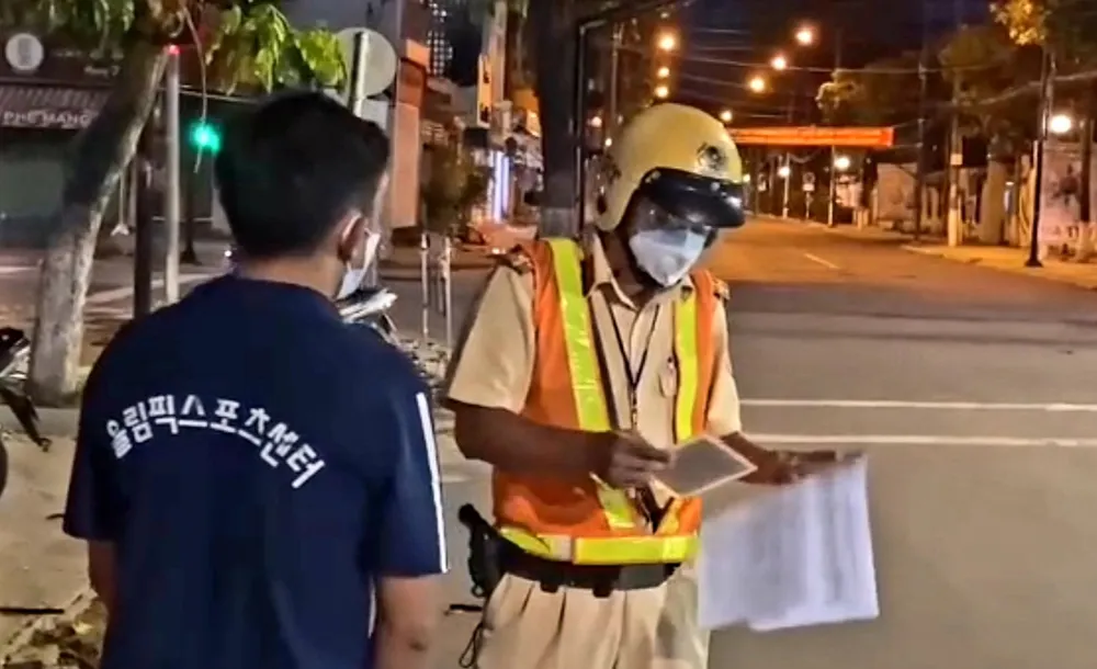 ĐBSCL: Xử phạt hàng ngàn trường hợp ra đường không thật sự cần thiết ảnh 2 ĐBSCL: Xử phạt hàng ngàn trường hợp ra đường không thật sự cần thiết ảnh 2