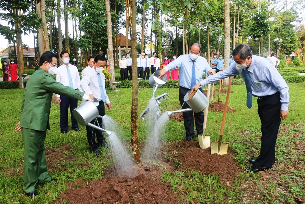 An Giang kỷ niệm 133 năm Ngày sinh Chủ tịch Tôn Đức Thắng ảnh 2