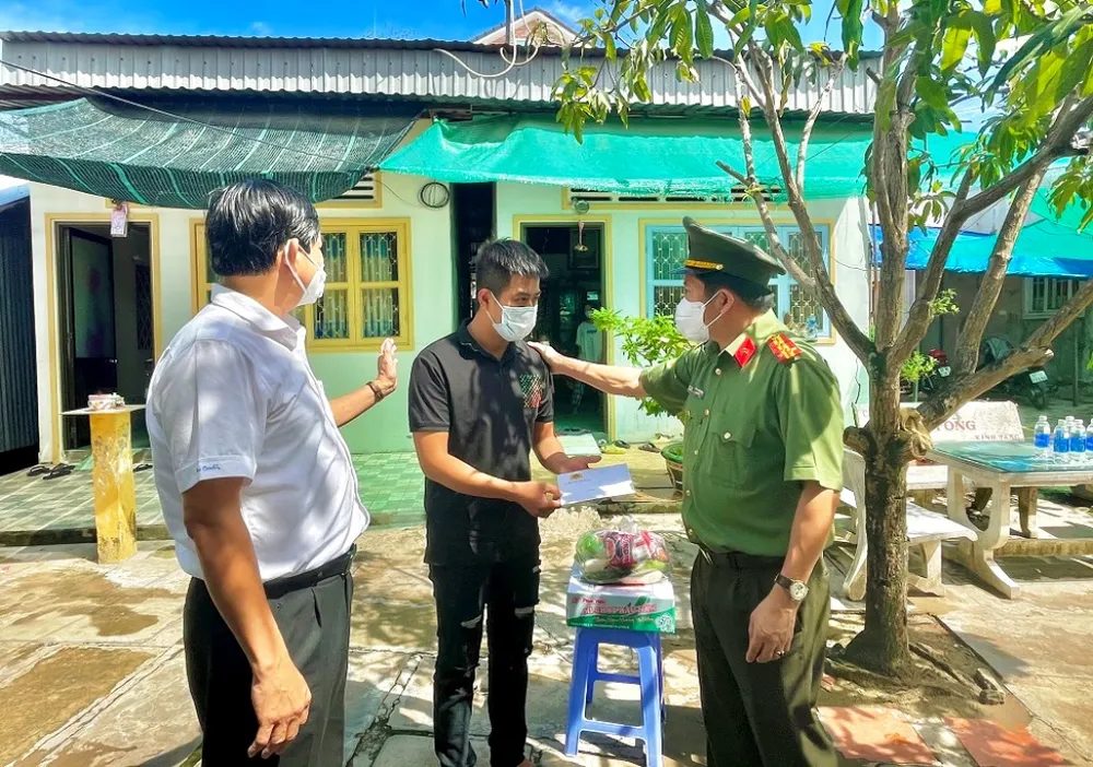 Tặng hàng trăm phần quà cho người hoàn lương ở An Giang ảnh 3