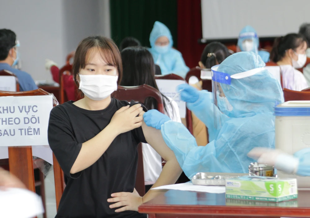 Ngày 1-11, Kiên Giang bắt đầu tiêm vaccine ngừa Covid-19 cho học sinh ảnh 1 Ngày 1-11, Kiên Giang bắt đầu tiêm vaccine ngừa Covid-19 cho học sinh ảnh 1