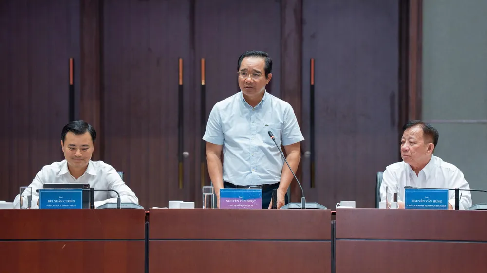 Chủ tịch UBND TPHCM Nguyễn Văn Được chỉ đạo tại buổi làm việc H2 ĐƯỜNG SẮT.jpg