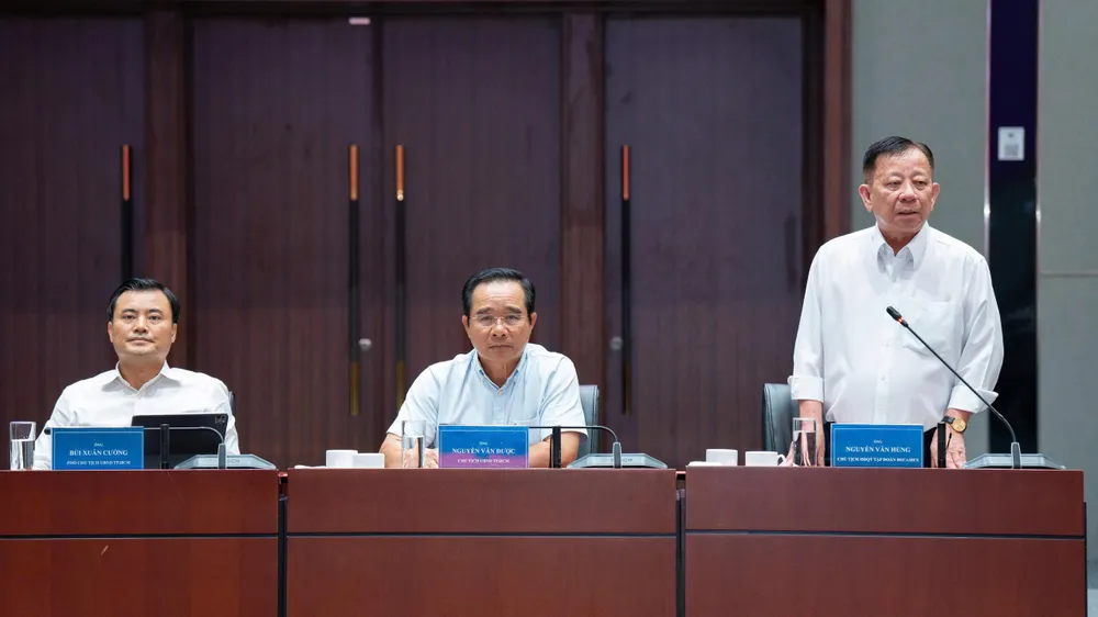 Ông Nguyễn Văn Hùng, Chủ tịch HĐQT, Tổng Giám đốc Tập đoàn Becamex, phát biểu tại buổi làm việc H3 ĐƯỜNG SẮT.jpg