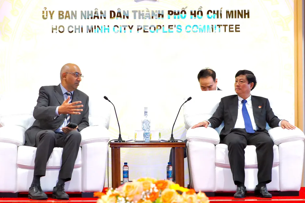 Giáo sư Almegidl Mohammed Abdullah, Giám đốc điều hành SABIC phát biểu tại buổi làm việc. Ảnh: HOÀNG HÙNG VSIP H4 TRƯỞNG ĐOÀN DN THÔNG TIN.jpg