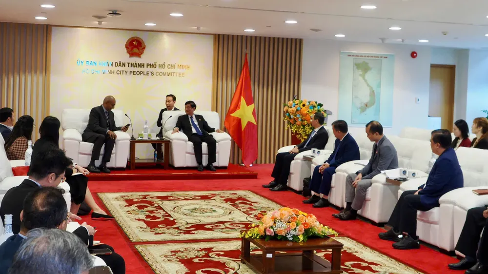 Đồng chí Võ Văn Minh, Phó Bí thư Thành ủy, Chủ tịch HĐND TPHCM đã tiếp và làm việc với Đoàn doanh nghiệp công nghệ cao Singapore. Ảnh: HOÀNG HÙNG VSIP H7 TOÀN CẢNH.jpg