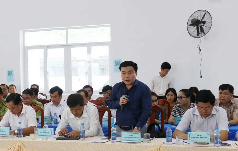 Đại diện các sở ngành, địa phương phát biểu tại buổi làm việc địa phương.jpg