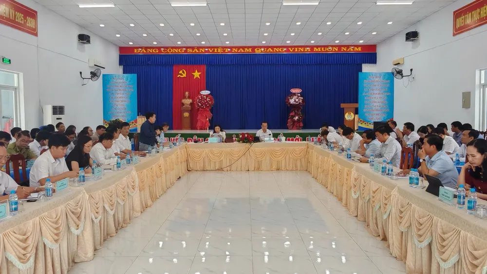 Phó Chủ tịch UBND TPHCM Bùi Minh Thạnh làm việc với các xã, phường về tiến độ GPMB các công trình, dự án trên địa bàn thành phố toàn cảnh a thạnh.jpg