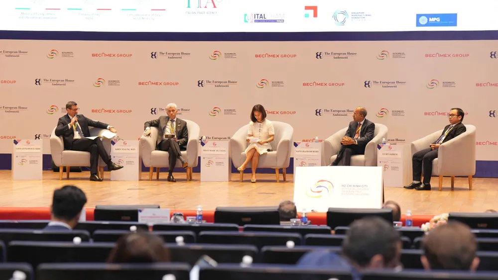 phiên 3 toàn cảnh.jpg