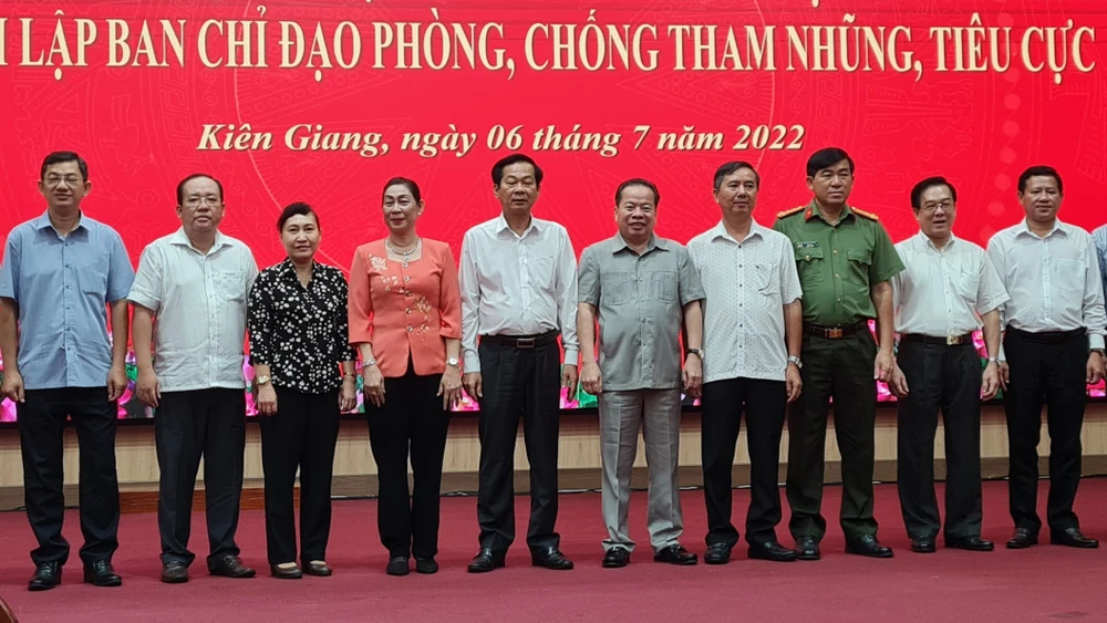 Ban Chỉ đạo phòng, chống tham nhũng, tiêu cực tỉnh Kiên Giang ra mắt - Ảnh: QUỐC BÌNH.