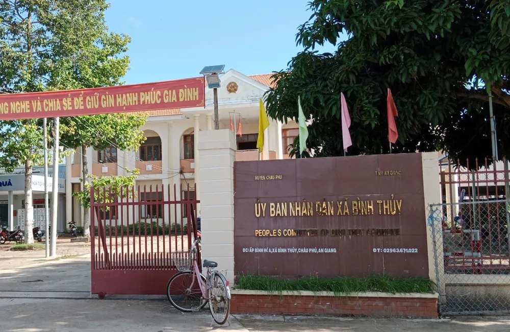 Trụ sở UBND xã Bình Thủy, huyện Châu Phú, tỉnh An Giang. Ảnh: CTV Trụ sở UBND xã Bình Thủy, huyện Châu Phú, tỉnh An Giang. Ảnh: CTV