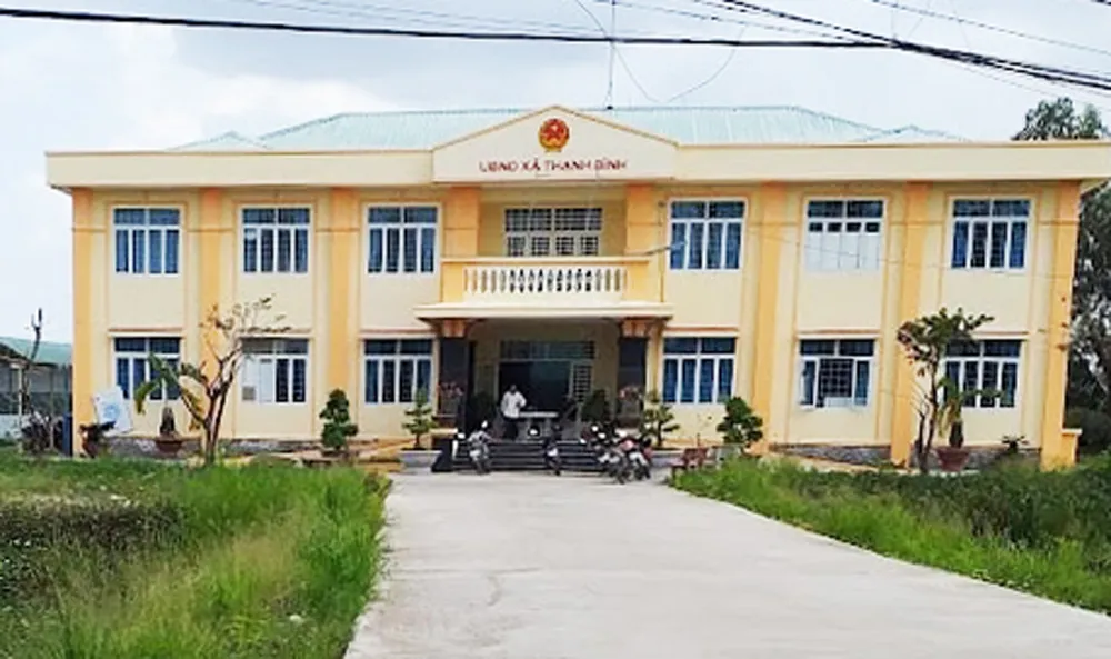 Trụ sở UBND xã Thạnh Bình (huyện Giồng Riềng), nơi có 1 Phó chủ tịch xã vừa bị khởi tố, tạm giam. Ảnh: QUỐC BÌNH Trụ sở UBND xã Thạnh Bình (huyện Giồng Riềng), nơi có 1 Phó chủ tịch xã vừa bị khởi tố, tạm giam. Ảnh: QUỐC BÌNH