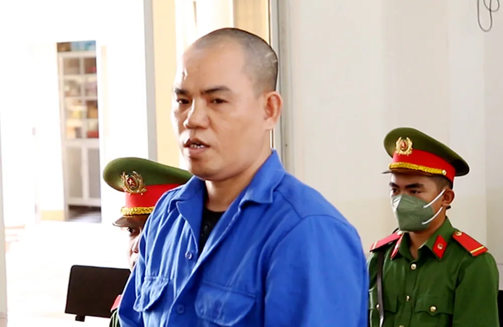 Bị cáo Nam nghe Tòa tuyên án. Ảnh: T.TẦM Bị cáo Nam nghe Tòa tuyên án. Ảnh: T.TẦM