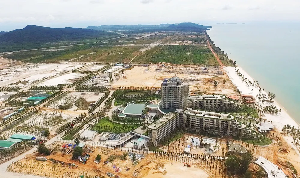 Đóng băng từ năm 2020, câu hỏi mà không ai có thể trả lời là khi nào Bãi Trường sẽ hoàn thành và sôi động, hấp dẫn như quy hoạch đã duyệt. Ảnh: QUỐC BÌNH