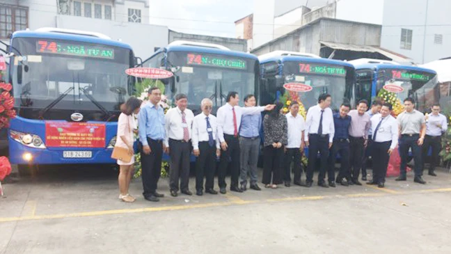 TPHCM khai trương 34 xe buýt sử dụng nhiên liệu sạch