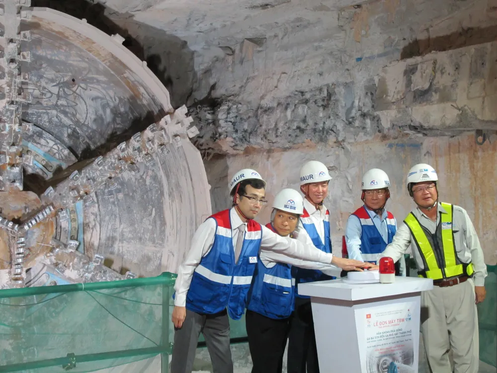 Đón máy khoan hầm TBM tuyến đường sắt Bến Thành - Suối Tiên ảnh 1